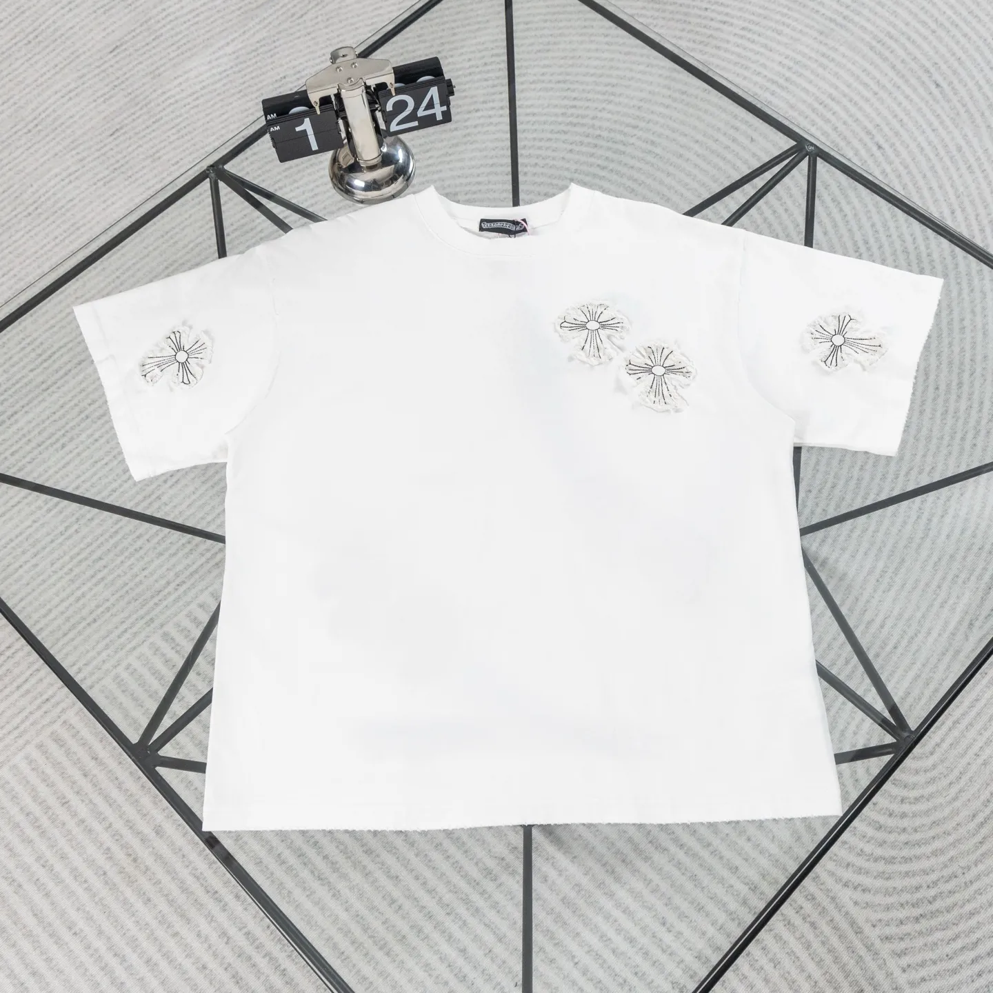 105 Chrome Hearts 26ss T Quality ， ， ， Retro 。 ， ， Retro ， 。 ， ， ， 。 ， ， ， 。 Size：S—XL ：Black White